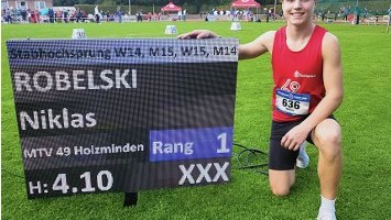 Niklas Robelski war in Hamburg mit 4,02 Metern der überragende Stabhochspringer