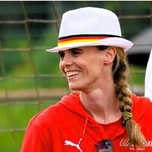 Erkennungszeichen weißer Hut: Silke Spiegelburg Erkennungszeichen weißer Hut: Silke Spiegelburg