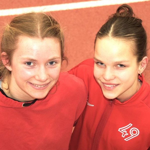 Sie sind zwei der besten deutschen Jugendlichen: Tanja Unverzagt (links) und Klara Härke – Stabhochspringerinnen des MTV 49 Holzminden