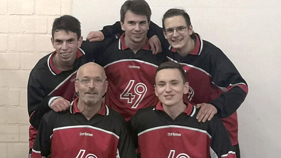 Faustballteam des MTV 49 in der Bezirksligasaison 2021/2022 Faustballteam des MTV 49 in der Bezirksligasaison 2021/2022