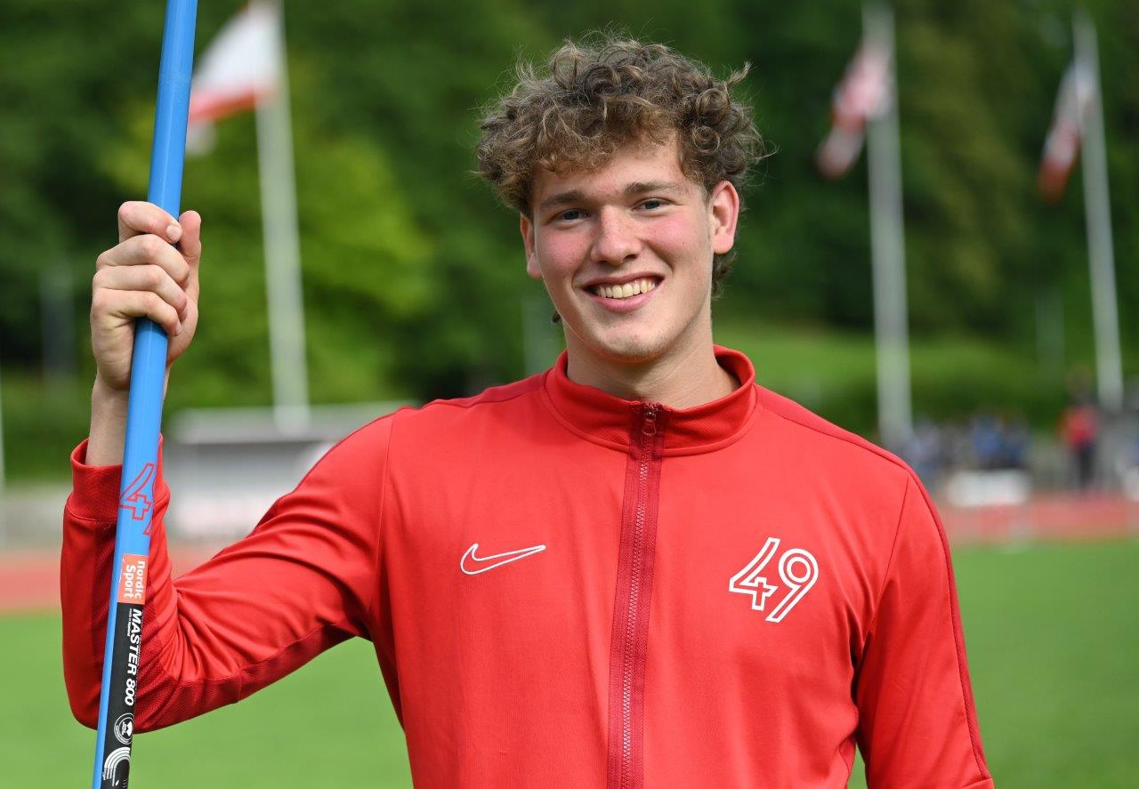 Robin übertrifft als Vizemeister seinen eigenen Speerwurf- Kreisrekord Robin übertrifft als Vizemeister seinen eigenen Speerwurf- Kreisrekord