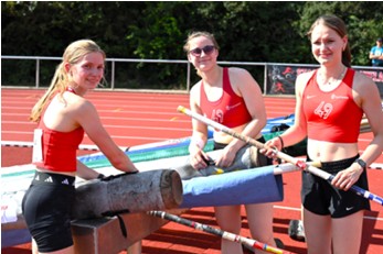 Zufriedene Stabhochspringerinnen: Von links Tanja Unverzagt, Pia Moszczynski und Anna Rieger Zufriedene Stabhochspringerinnen: Von links Tanja Unverzagt, Pia Moszczynski und Anna Rieger