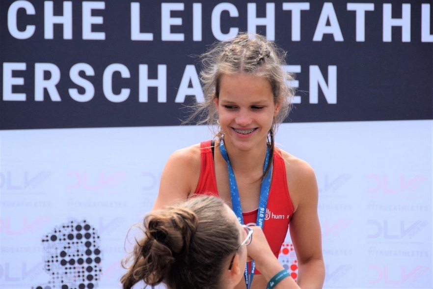 Ehrung und Silbermedaille für die MTV-Stabhochspringerin Ehrung und Silbermedaille für die MTV-Stabhochspringerin