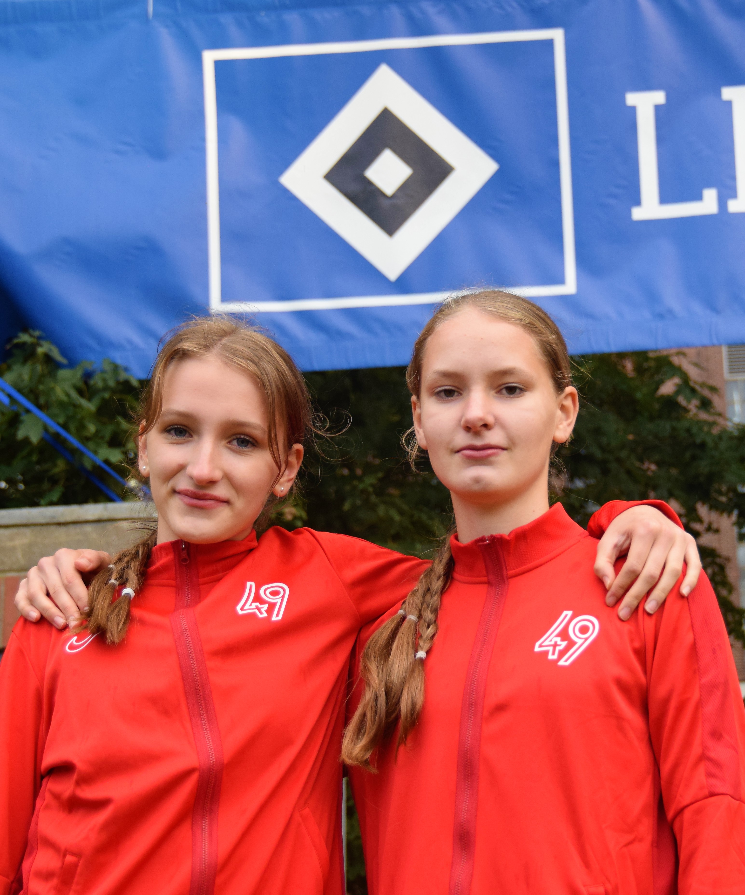 Im Norden nach wie vor unerreicht: Holzmindens junge Stabhochspringerinnen Julika Thimm (links) und Anna Rieger Im Norden nach wie vor unerreicht: Holzmindens junge Stabhochspringerinnen Julika Thimm (links) und Anna Rieger