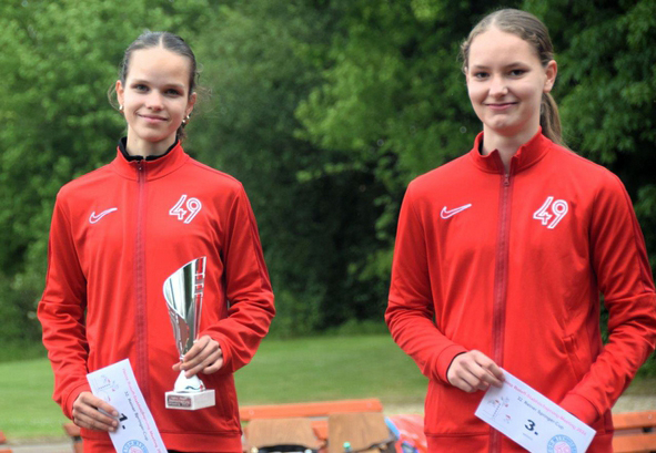 Erste und Dritte der weiblichen Cupwertung Klara Härke und Anna Rieger