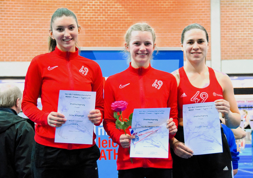 Frauen-Meisterin Tanja Unverzagt flankiert von Vizemeisterin Jolina Klinzmann (links) und Yasemin Büsel Frauen-Meisterin Tanja Unverzagt flankiert von Vizemeisterin Jolina Klinzmann (links) und Yasemin Büsel